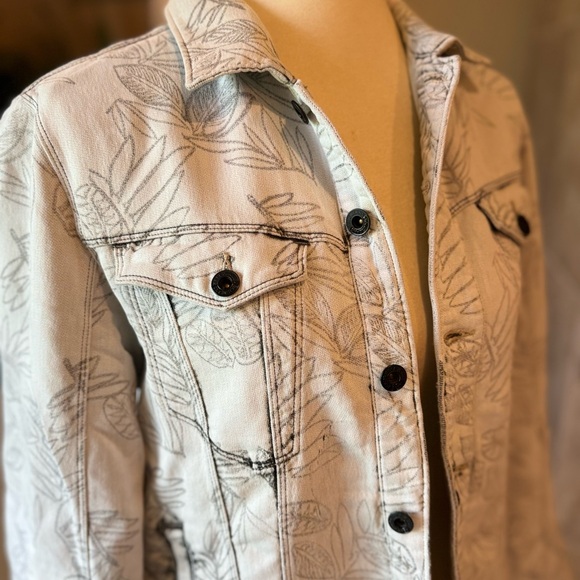 Able Jeans size large stretchy jean jacket - Picture 3 of 5